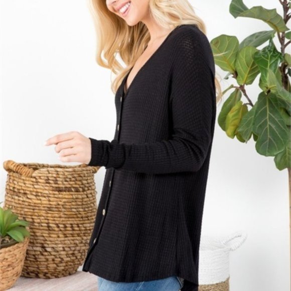 Waffle Button Detailed top - Picture 3 of 6